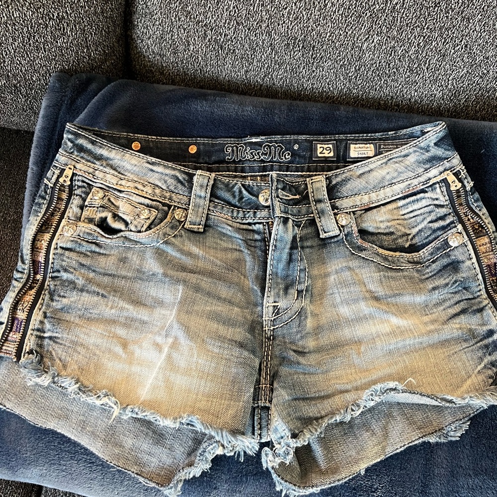 Miss Me Jean shorts with zippered side details
